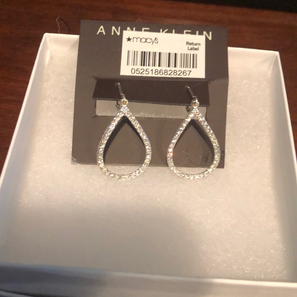 Earrings to match bracket. Brand new with tags